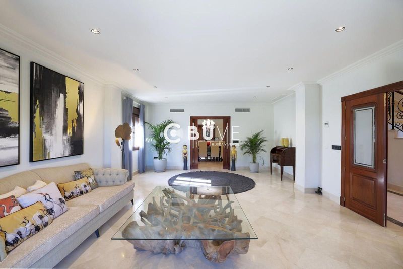 Chalet Independiente en alquiler Tomares, Sevilla. Ref: 43601. BUVE.APP