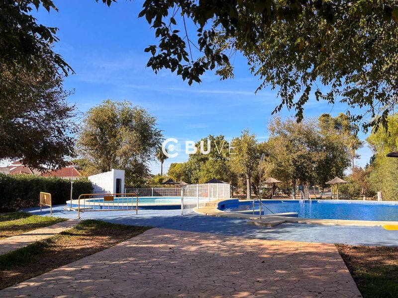Chalet Independiente en venta Carmona, Sevilla. Ref: 44497. BUVE.APP