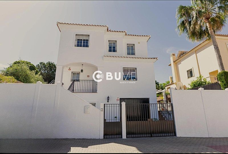 Chalet Independiente en venta Benalmadena Costa, Málaga. Ref: 45651. BUVE.APP