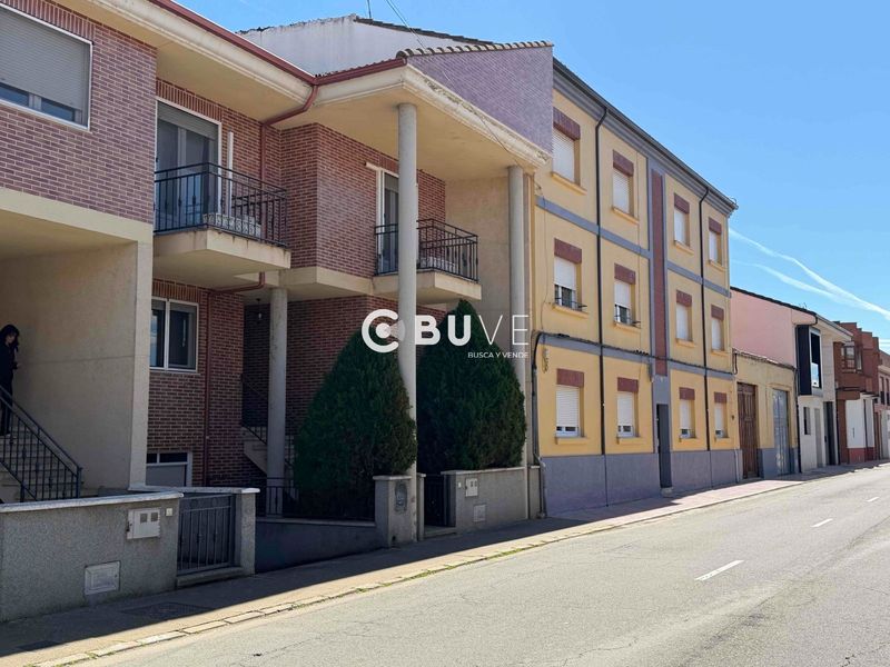 Townhouse for sale Valencia De Don Juan, León. Ref: 45865. BUVE.APP