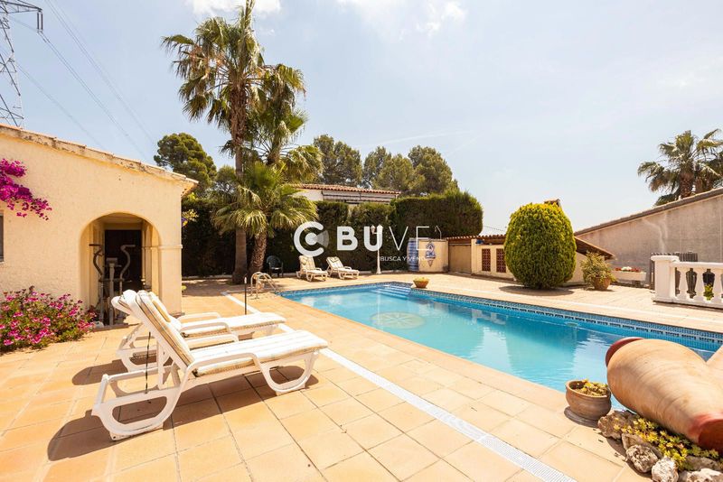 Chalet Independiente en venta Abrera, Barcelona. Ref: 46197. BUVE.APP