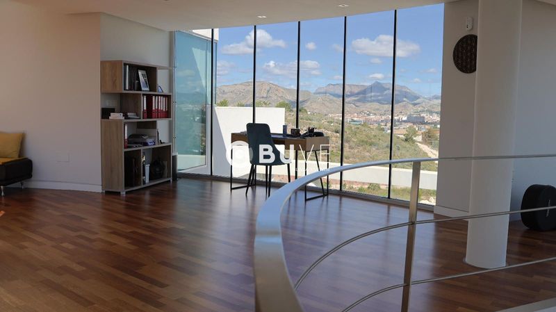 Chalet Independiente en venta Petrer, Alicante. Ref: 46352. BUVE.APP