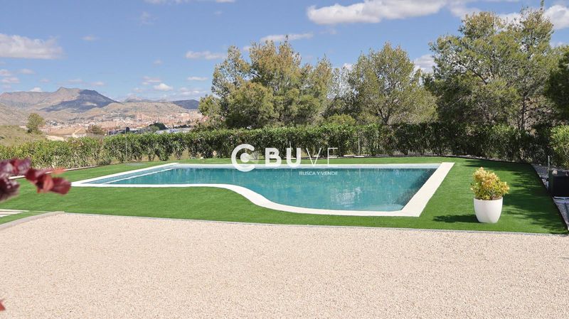 Chalet Independiente en venta Petrer, Alicante. Ref: 46352. BUVE.APP