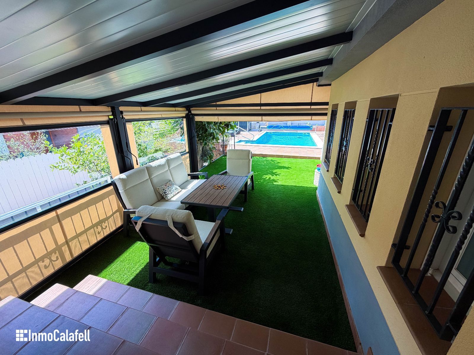 Terrasse - 6-Zimmer-Villa mit Pool und Solarpaneelen