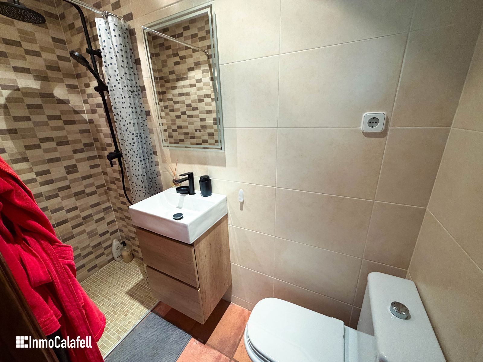 Badezimmer - 6-Zimmer-Villa mit Pool und Solarpaneelen