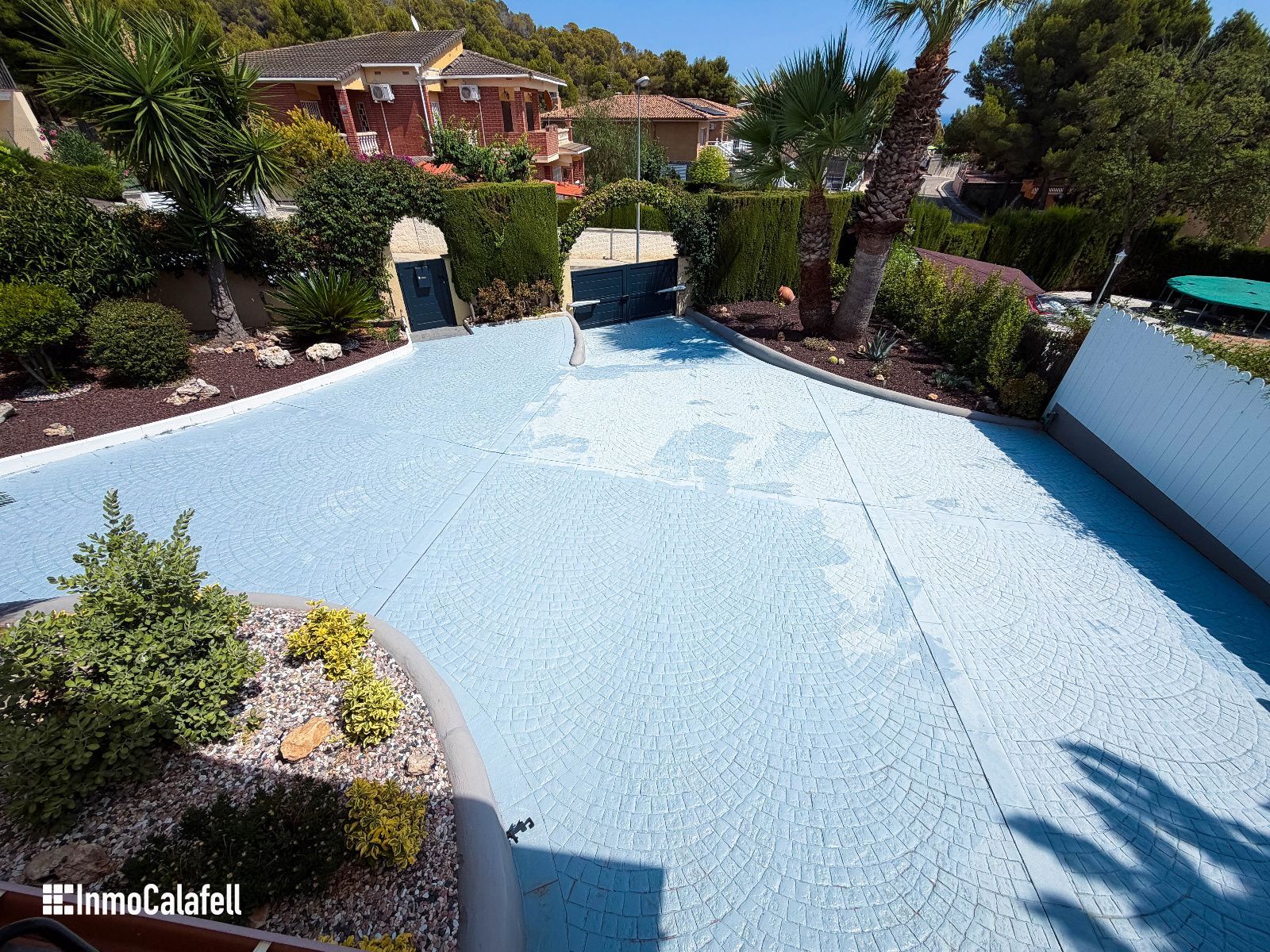 Außen/Garten - 6-Zimmer-Villa mit Pool und Solarpaneelen