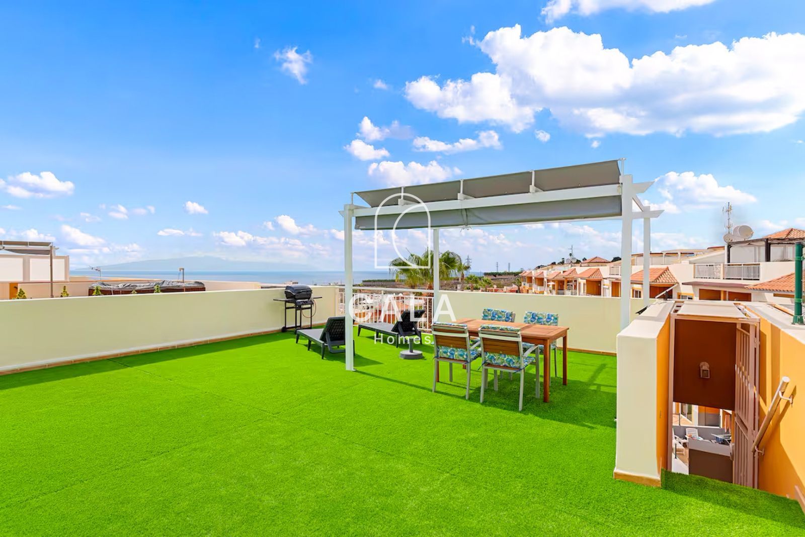 Ático Reformado con Terraza Panorámica en Callao Salvaje