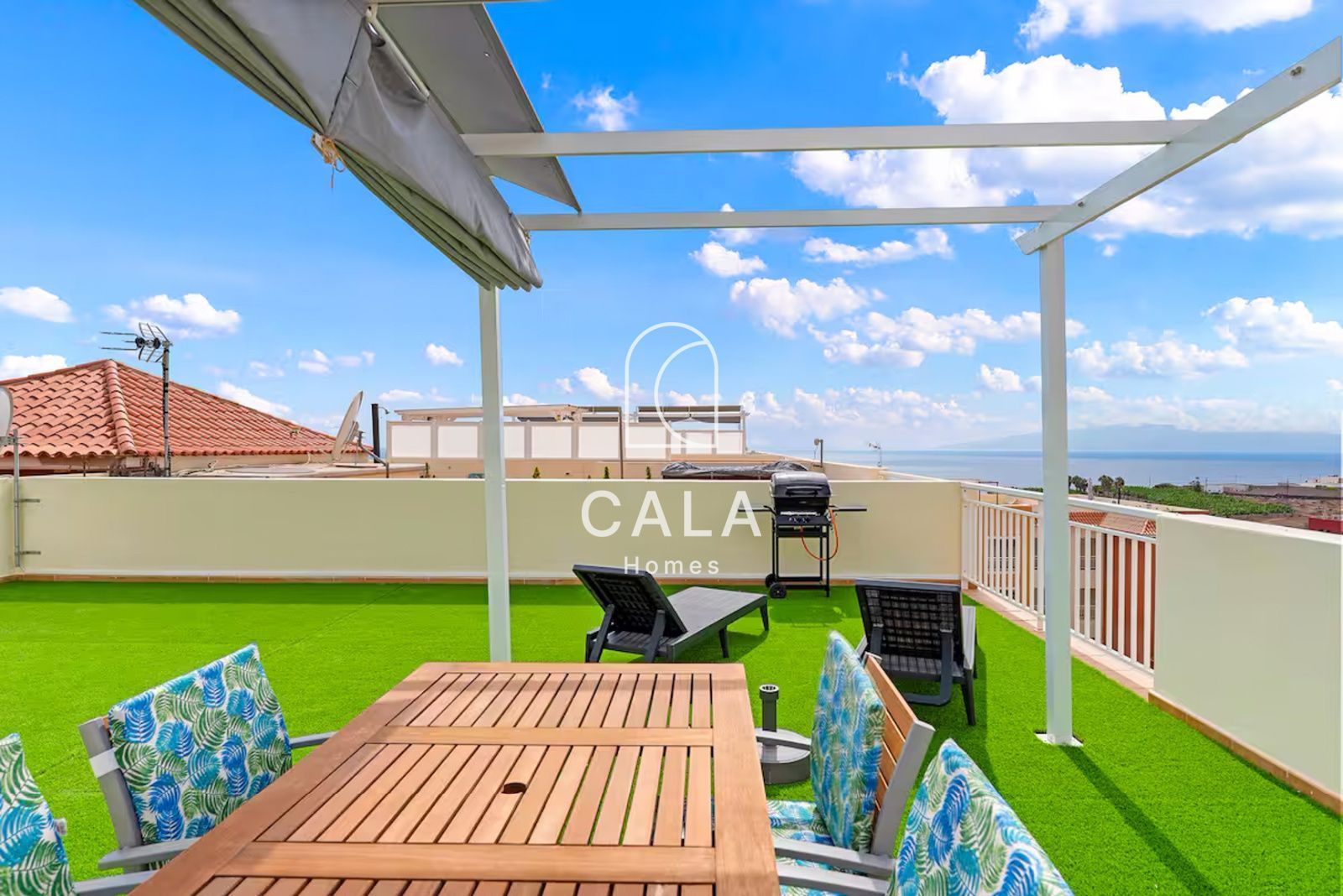 Ático Reformado con Terraza Panorámica en Callao Salvaje