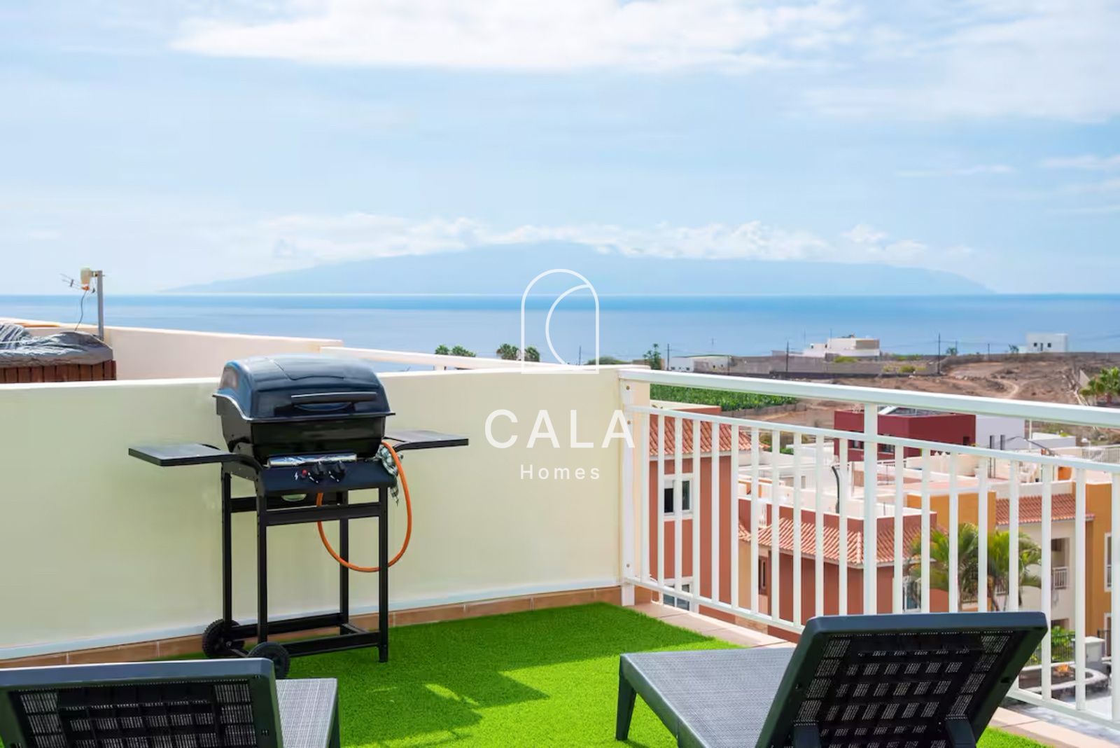 Renovated Penthouse with Panoramic Terrace in Callao Salvaje