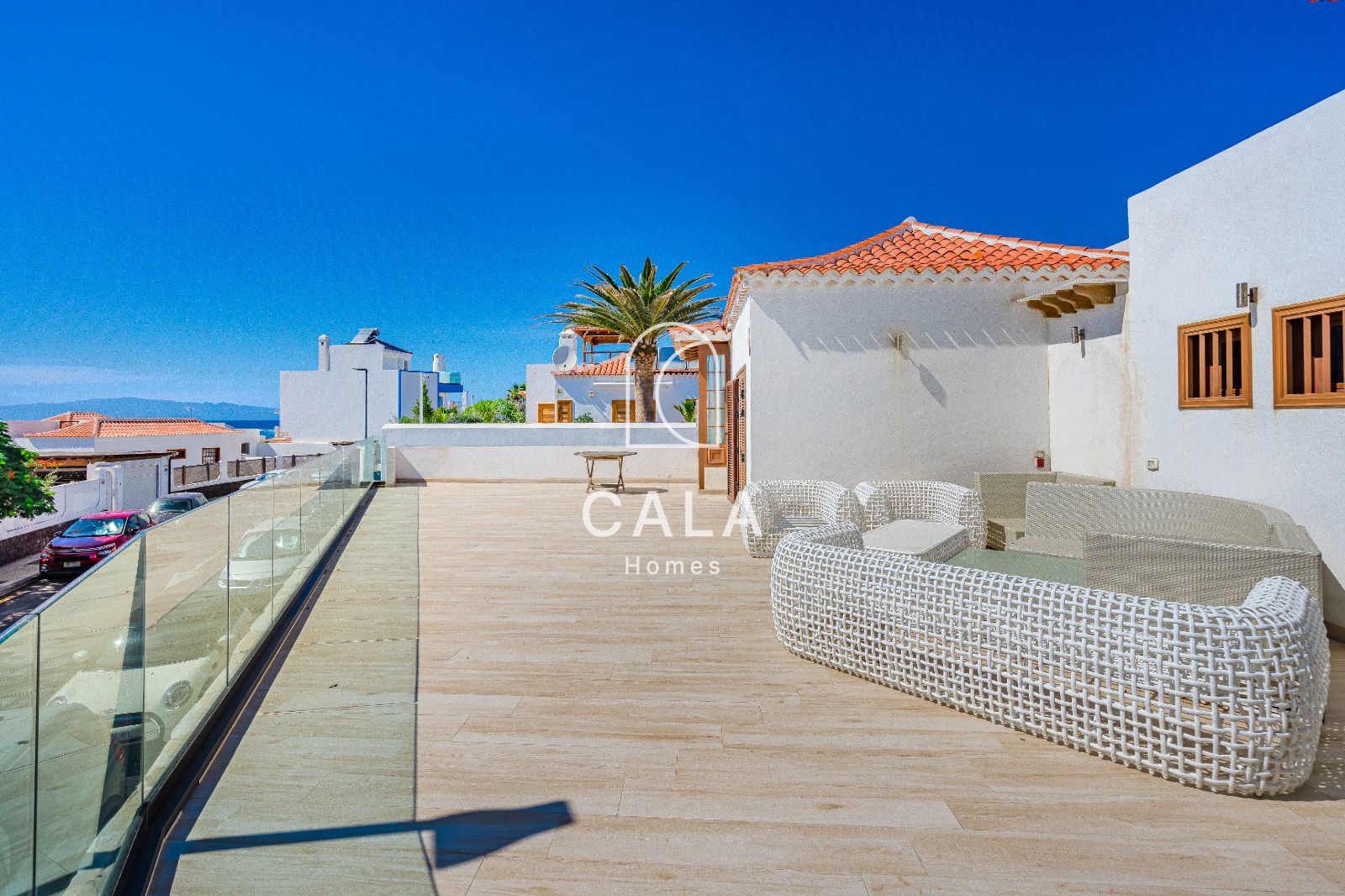 Villa Exclusiva en Primera Línea de Mar - La Caleta