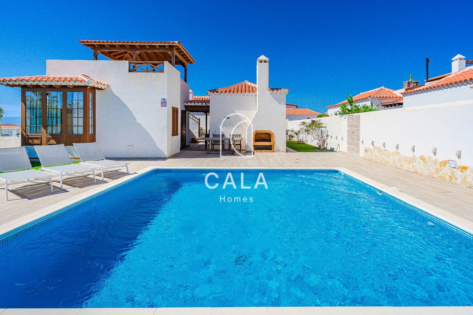 Villa Exclusiva en Primera Línea de Mar - La Caleta