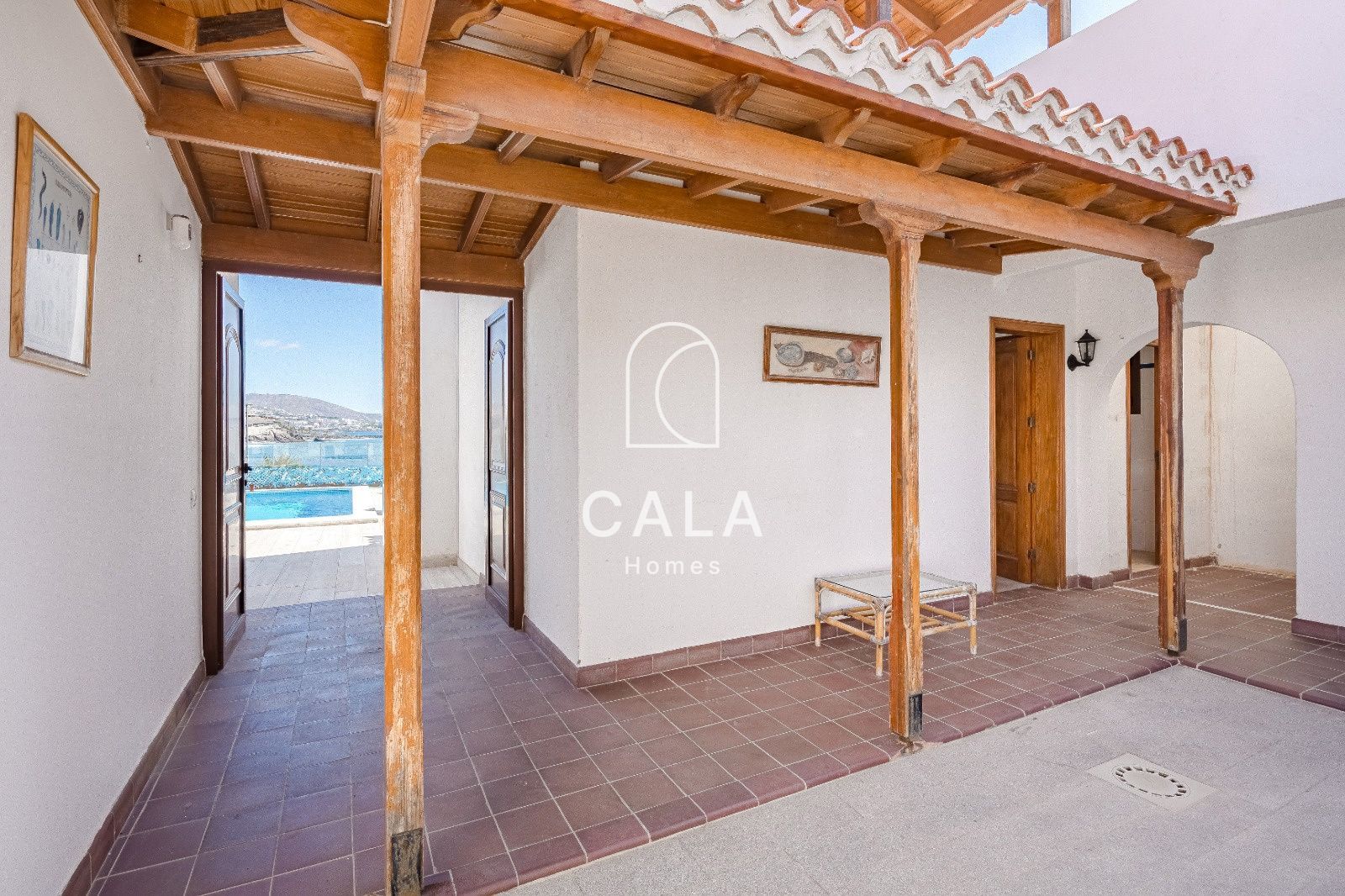 Villa Exclusiva en Primera Línea de Mar - La Caleta