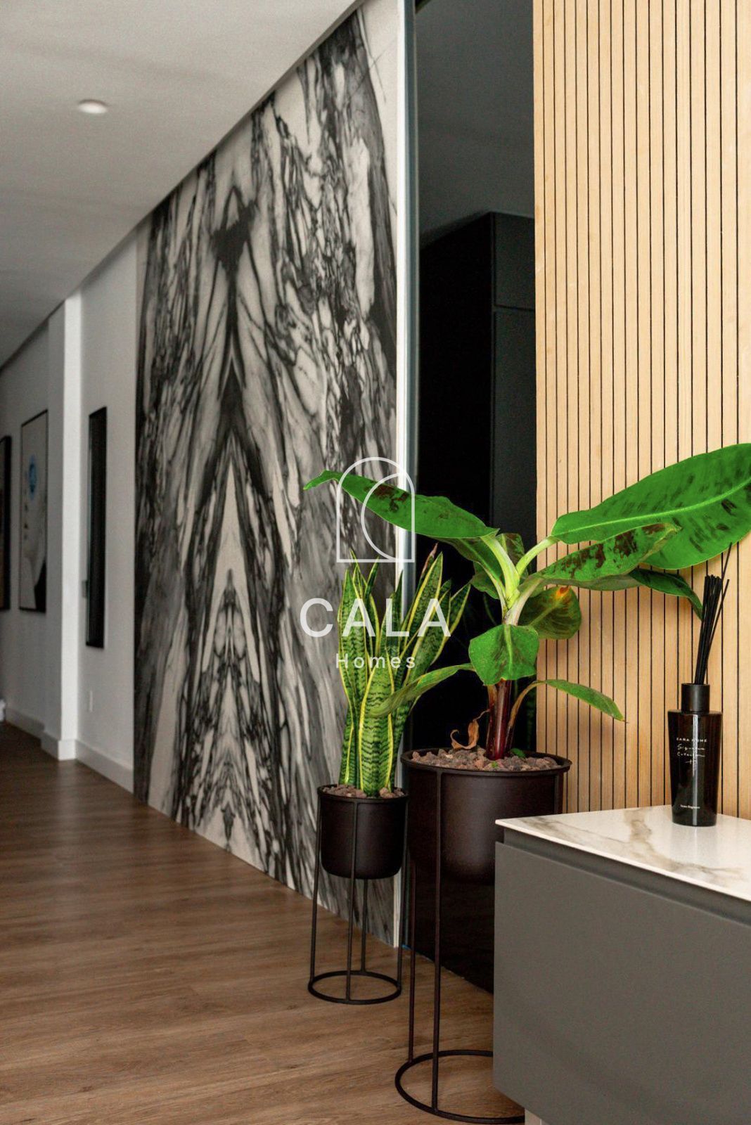 Apartment with a spacious terrace and panoramic views in San Eugenio Alto.