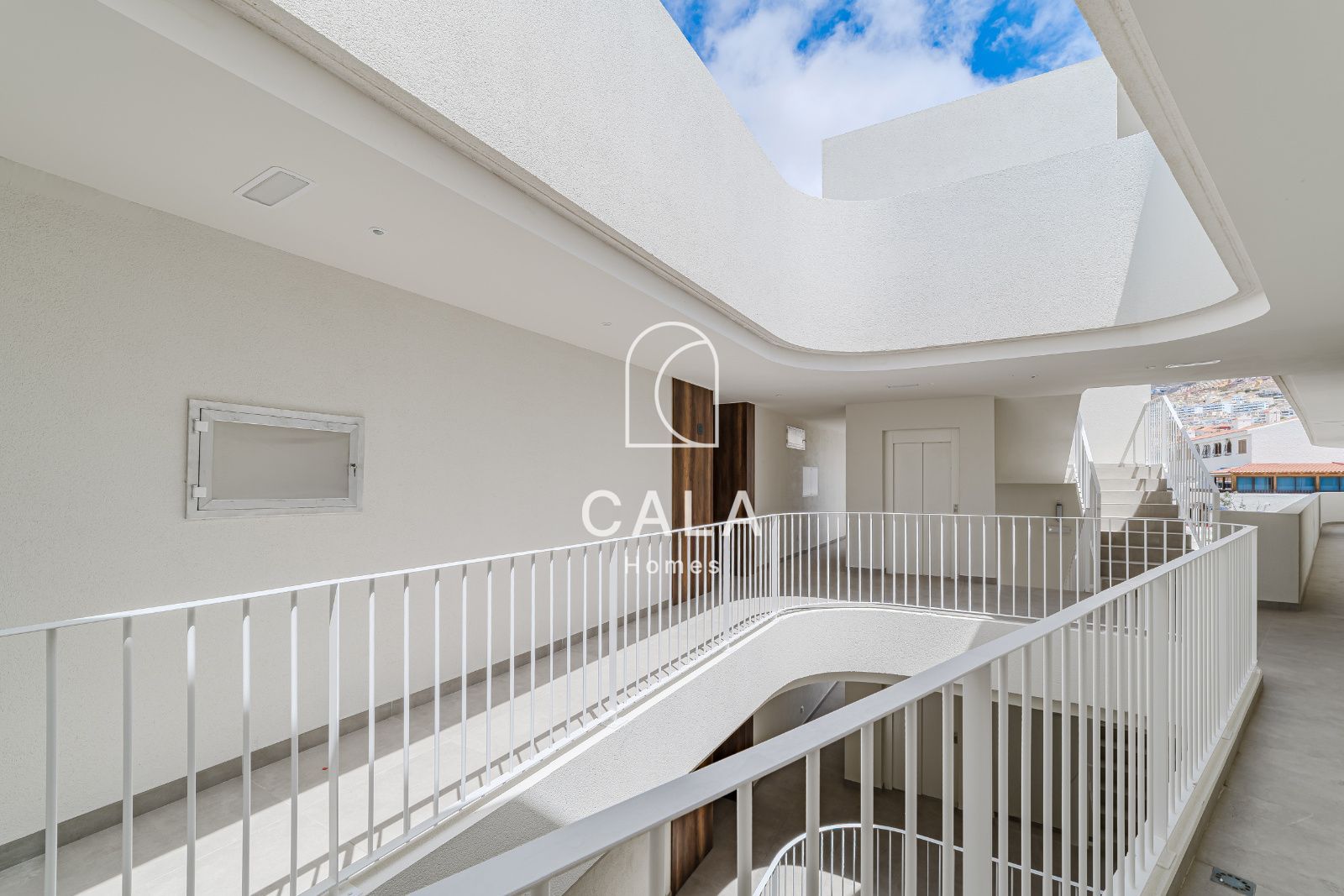 Exclusive penthouse with a large terrace and ocean view in Atlantic Homes, Costa Adeje.