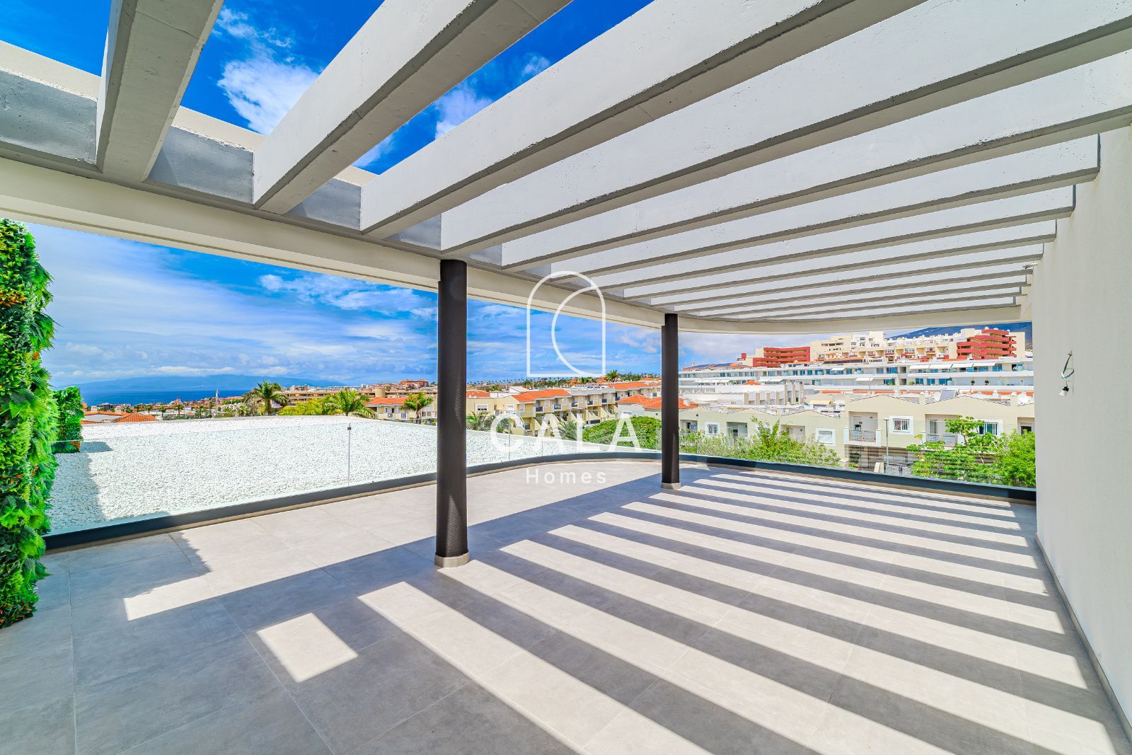 Exclusive penthouse with a large terrace and ocean view in Atlantic Homes, Costa Adeje.