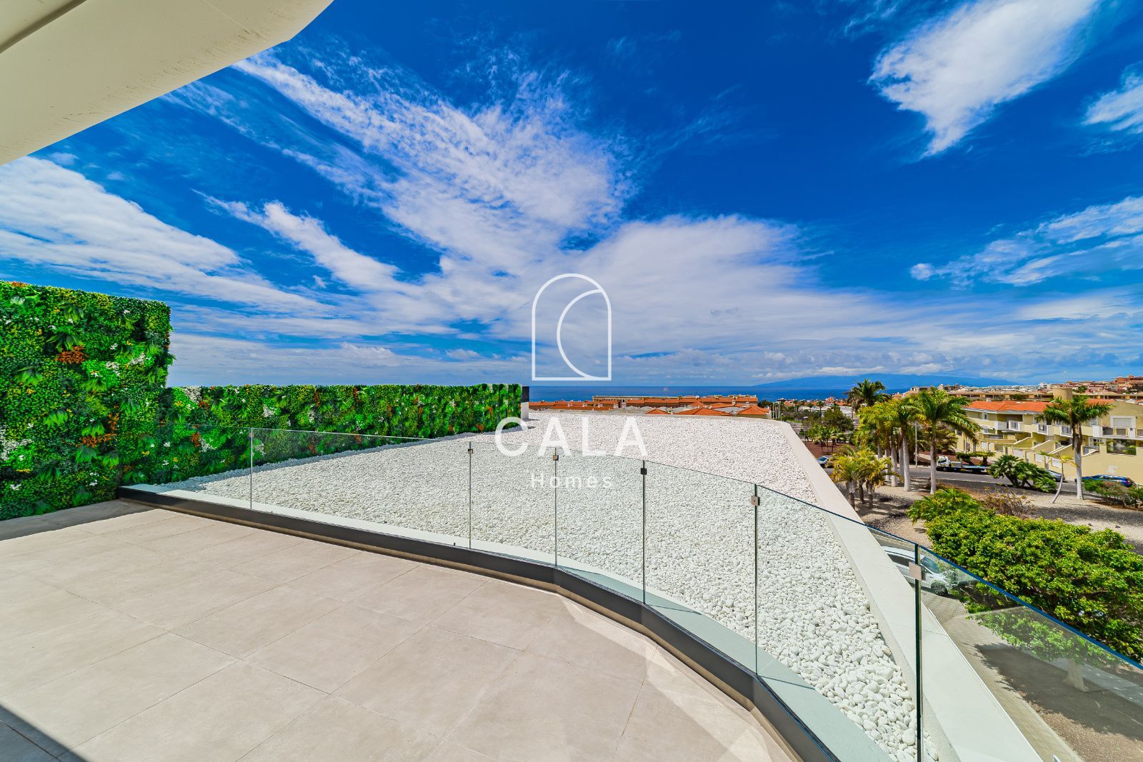 Exclusive penthouse with a large terrace and ocean view in Atlantic Homes, Costa Adeje.