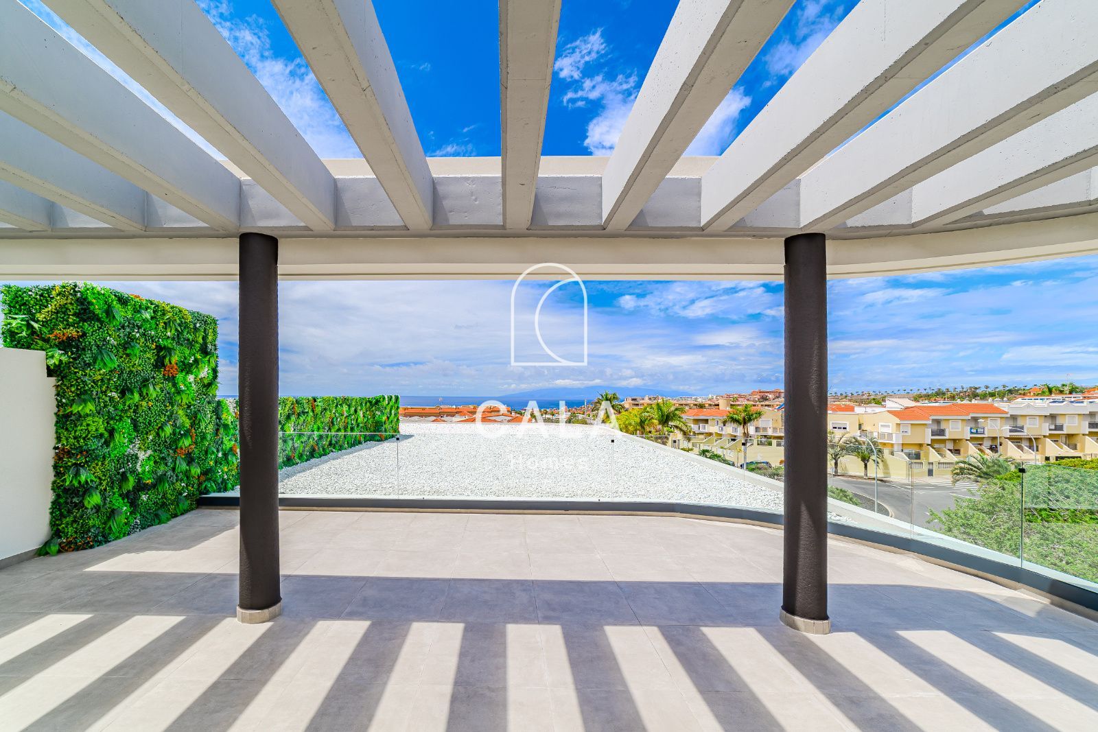 Exclusive penthouse with a large terrace and ocean view in Atlantic Homes, Costa Adeje.