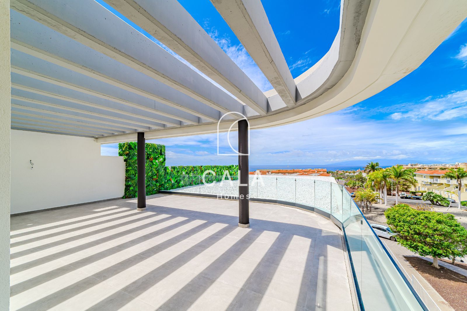 Exclusive penthouse with a large terrace and ocean view in Atlantic Homes, Costa Adeje.