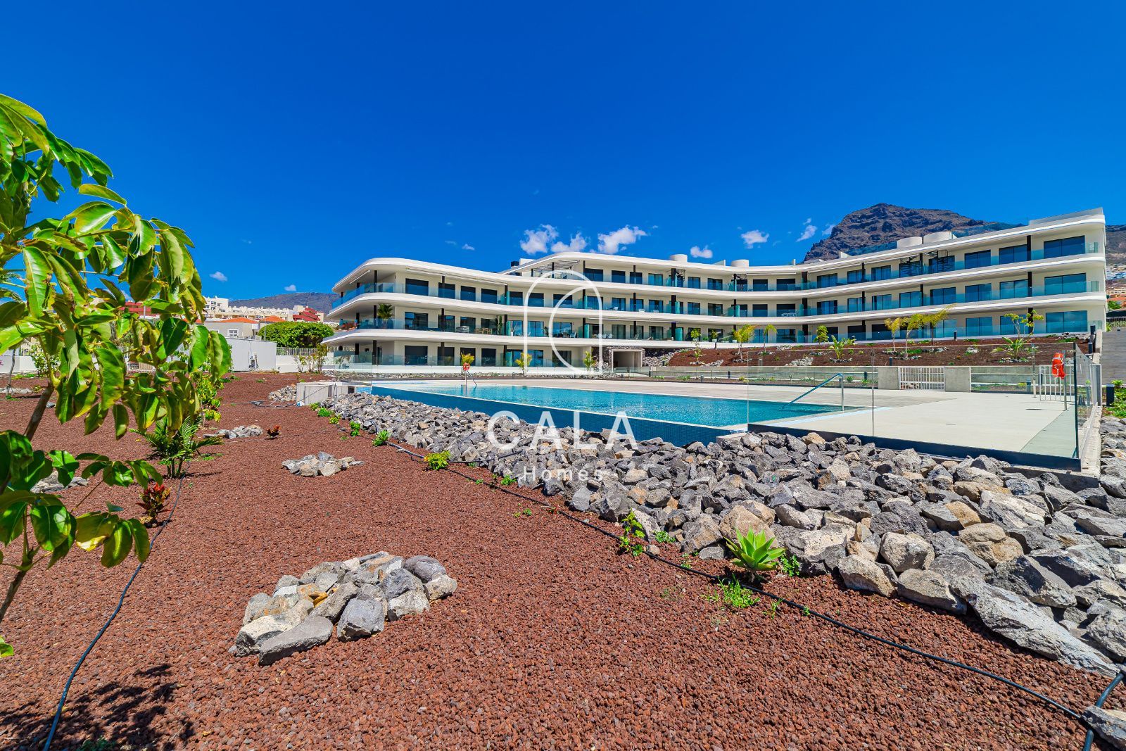 Exclusive penthouse with a large terrace and ocean view in Atlantic Homes, Costa Adeje.