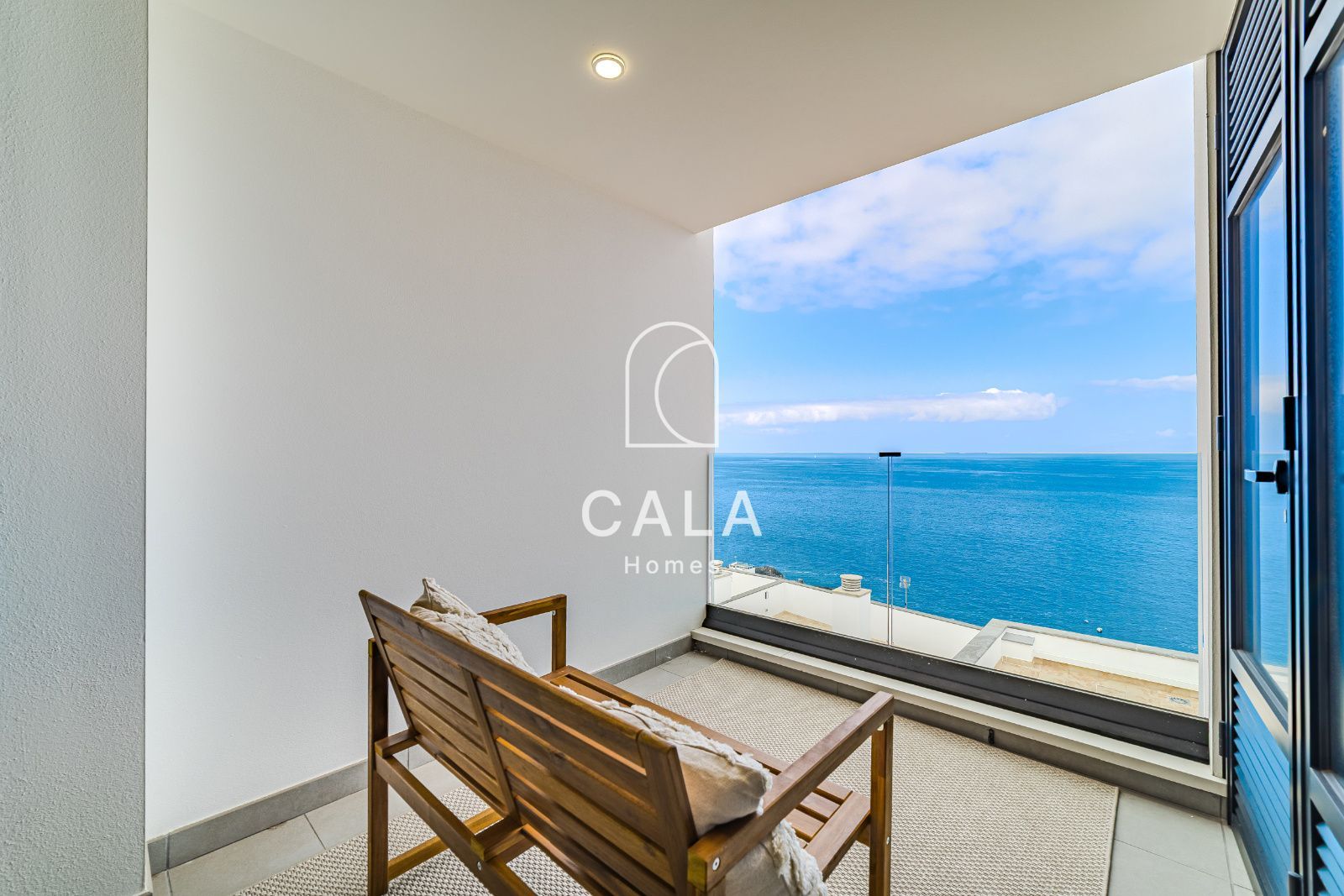 Modern Apartment with Sea Views