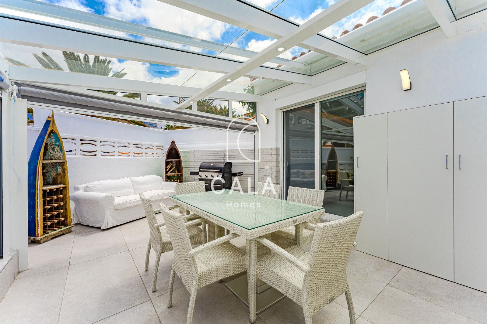 Bungalow reformado con vistas al mar, amplia terraza y piscina en San Eugenio Alto