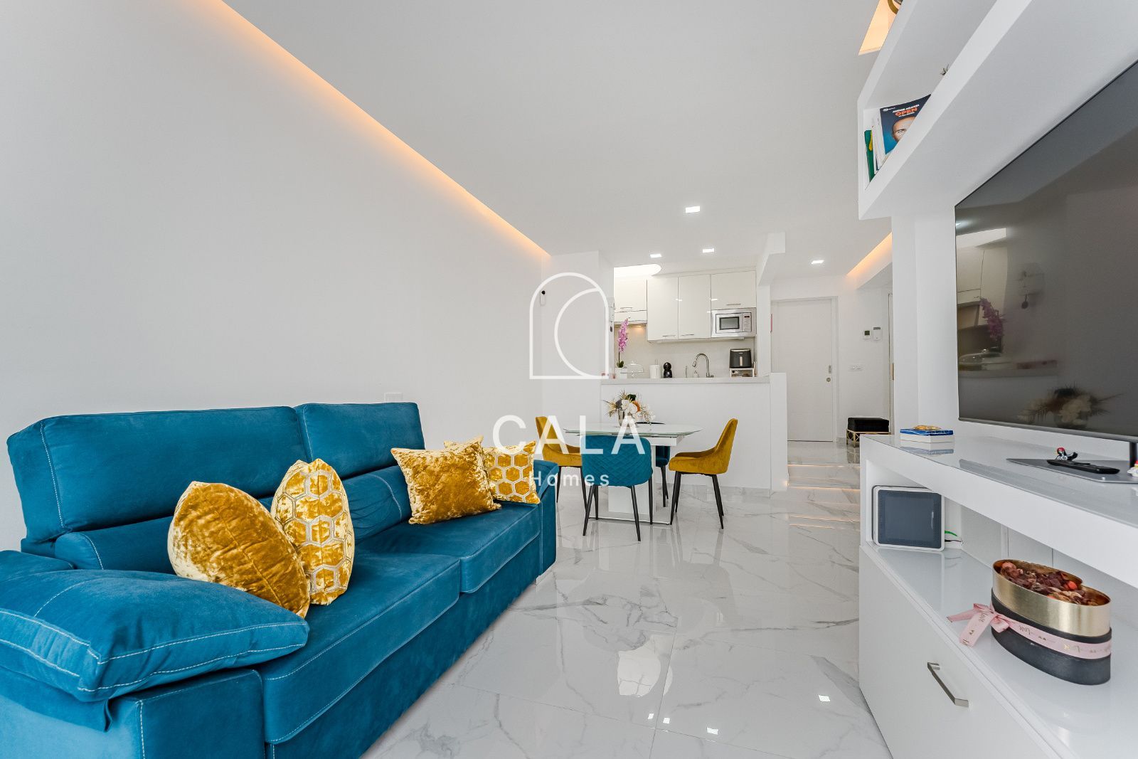 Bungalow reformado con vistas al mar, amplia terraza y piscina en San Eugenio Alto
