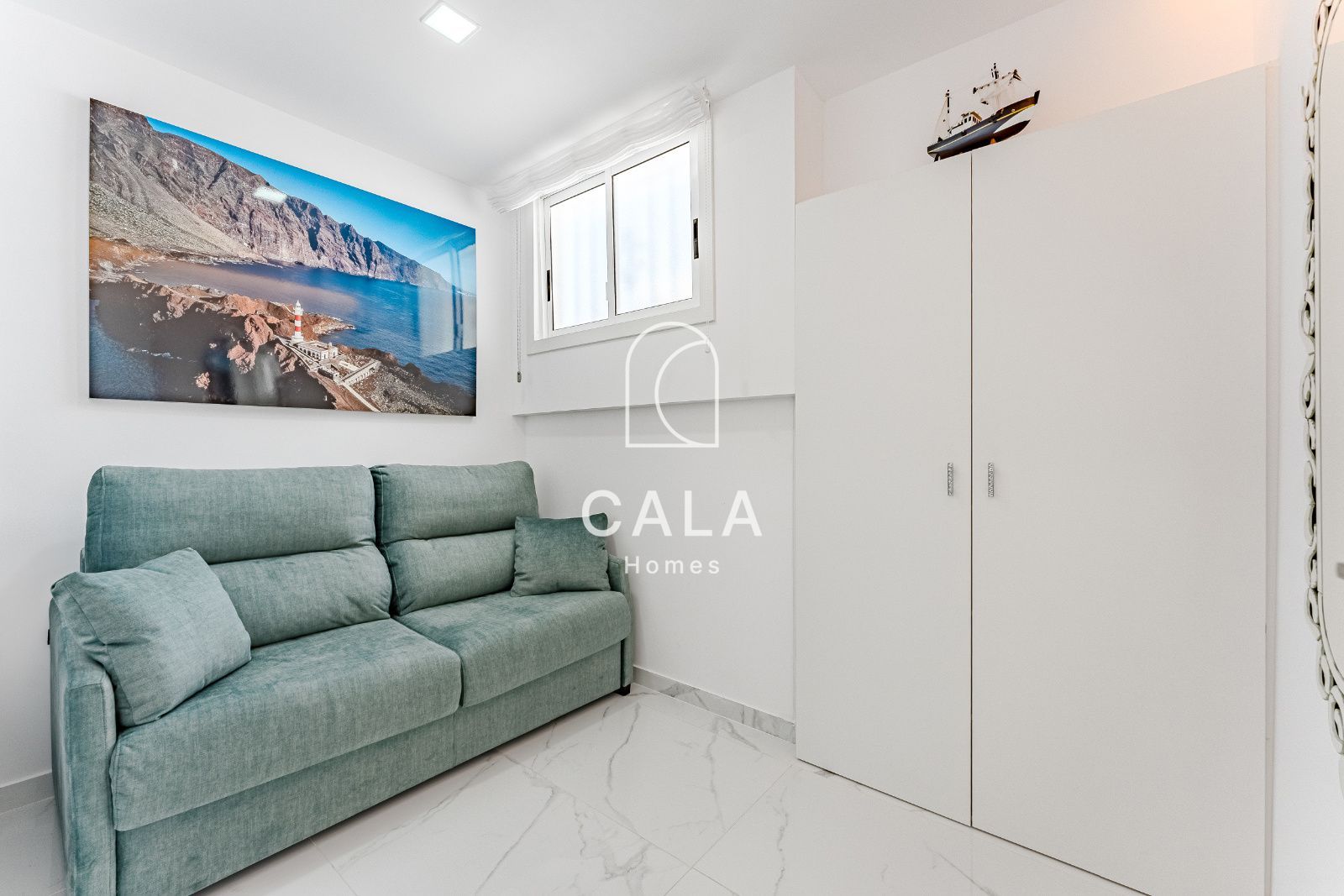 Bungalow reformado con vistas al mar, amplia terraza y piscina en San Eugenio Alto