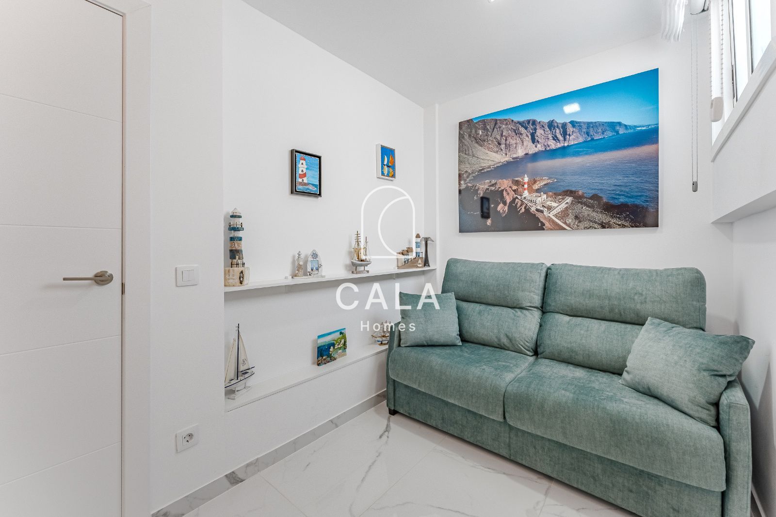 Bungalow reformado con vistas al mar, amplia terraza y piscina en San Eugenio Alto