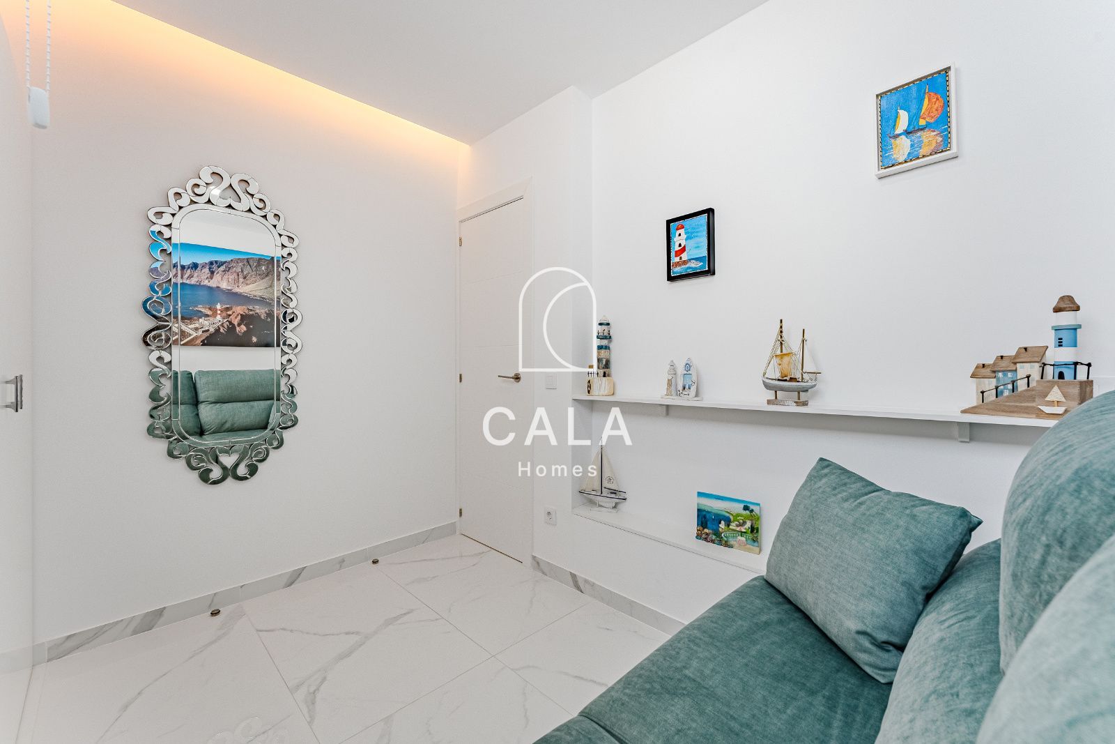 Bungalow reformado con vistas al mar, amplia terraza y piscina en San Eugenio Alto