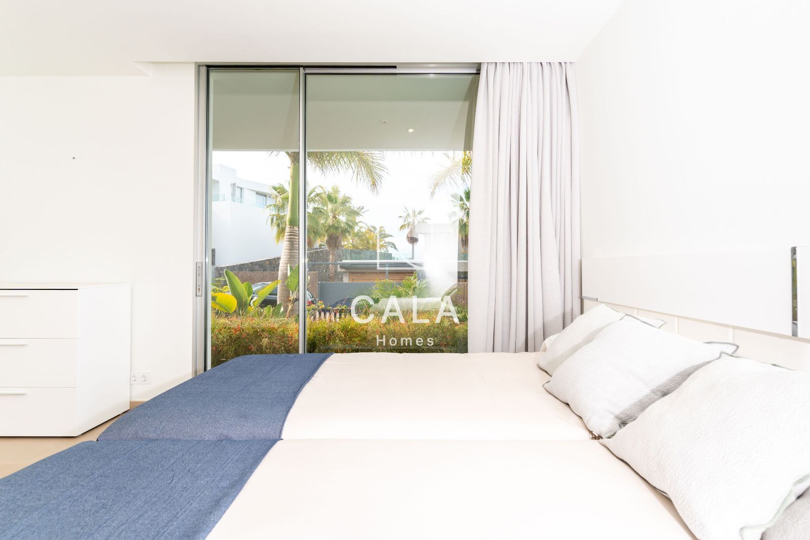 Villa de Lujo en el Campo de Golf de Abama -  Diseño Exclusivo y Vistas al Mar