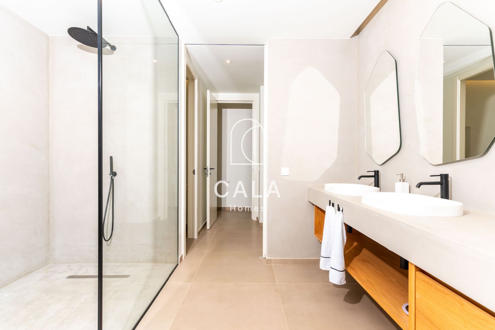 Villa de Lujo en el Campo de Golf de Abama -  Diseño Exclusivo y Vistas al Mar
