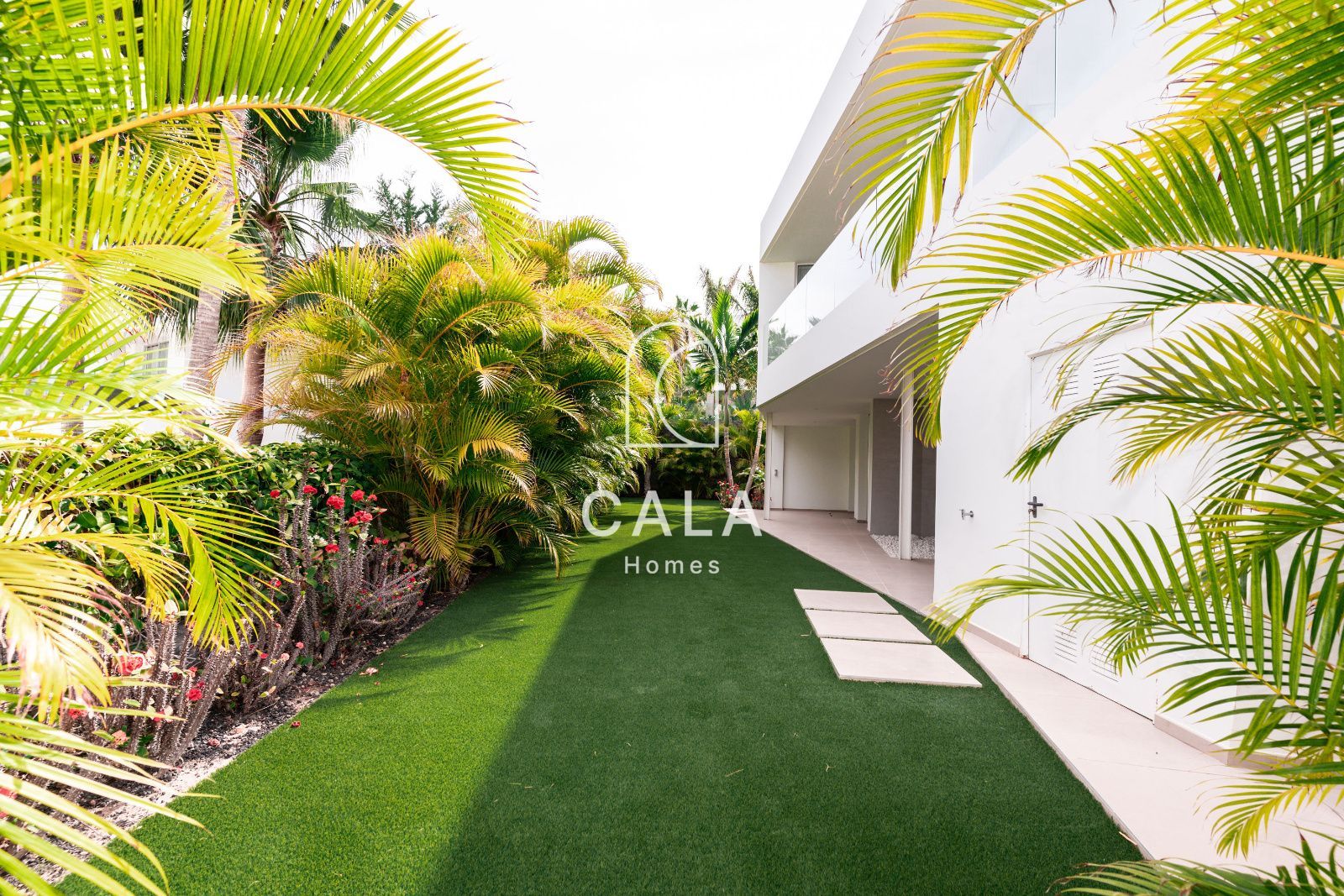 Villa de Lujo en el Campo de Golf de Abama -  Diseño Exclusivo y Vistas al Mar