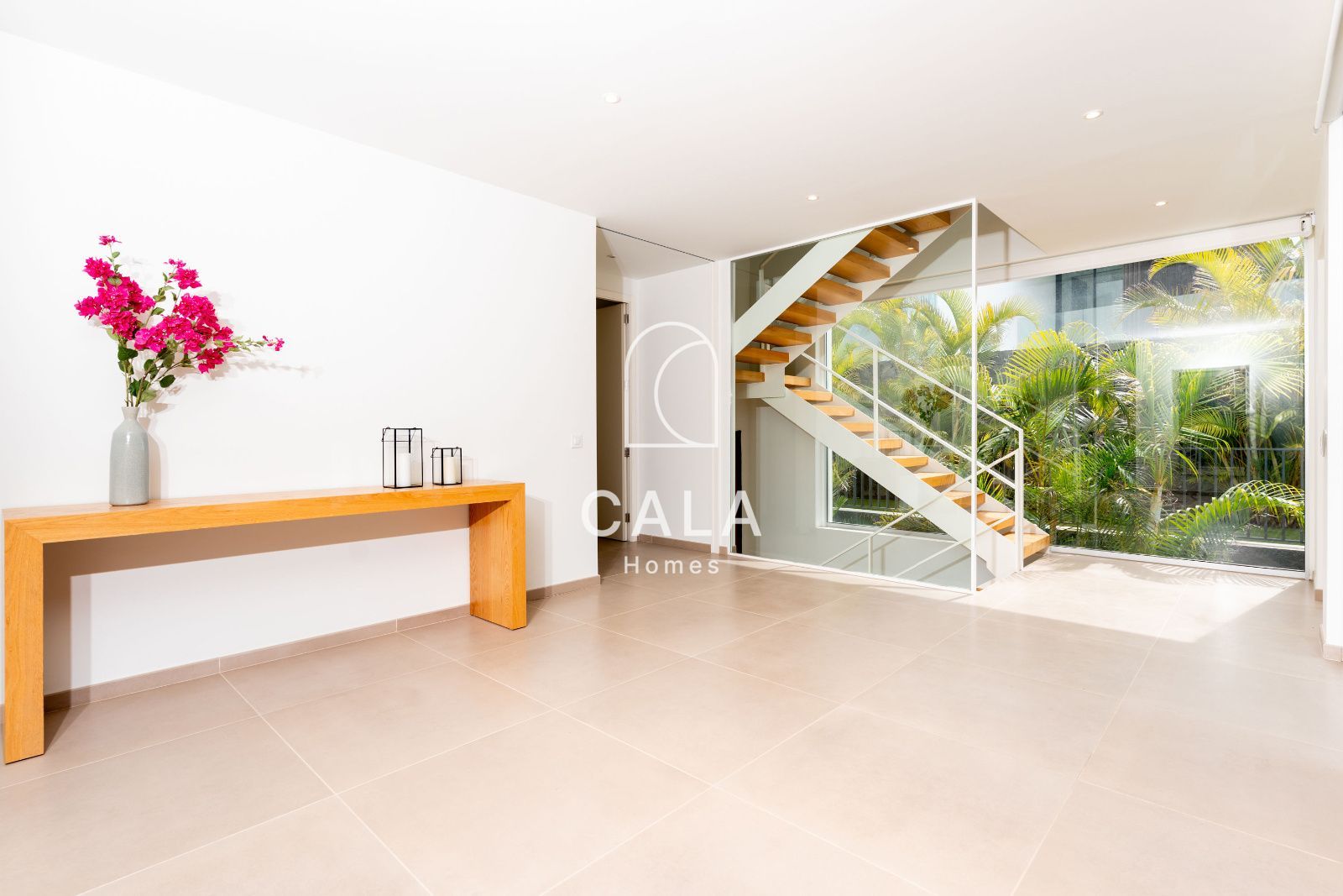Villa de Lujo en el Campo de Golf de Abama -  Diseño Exclusivo y Vistas al Mar
