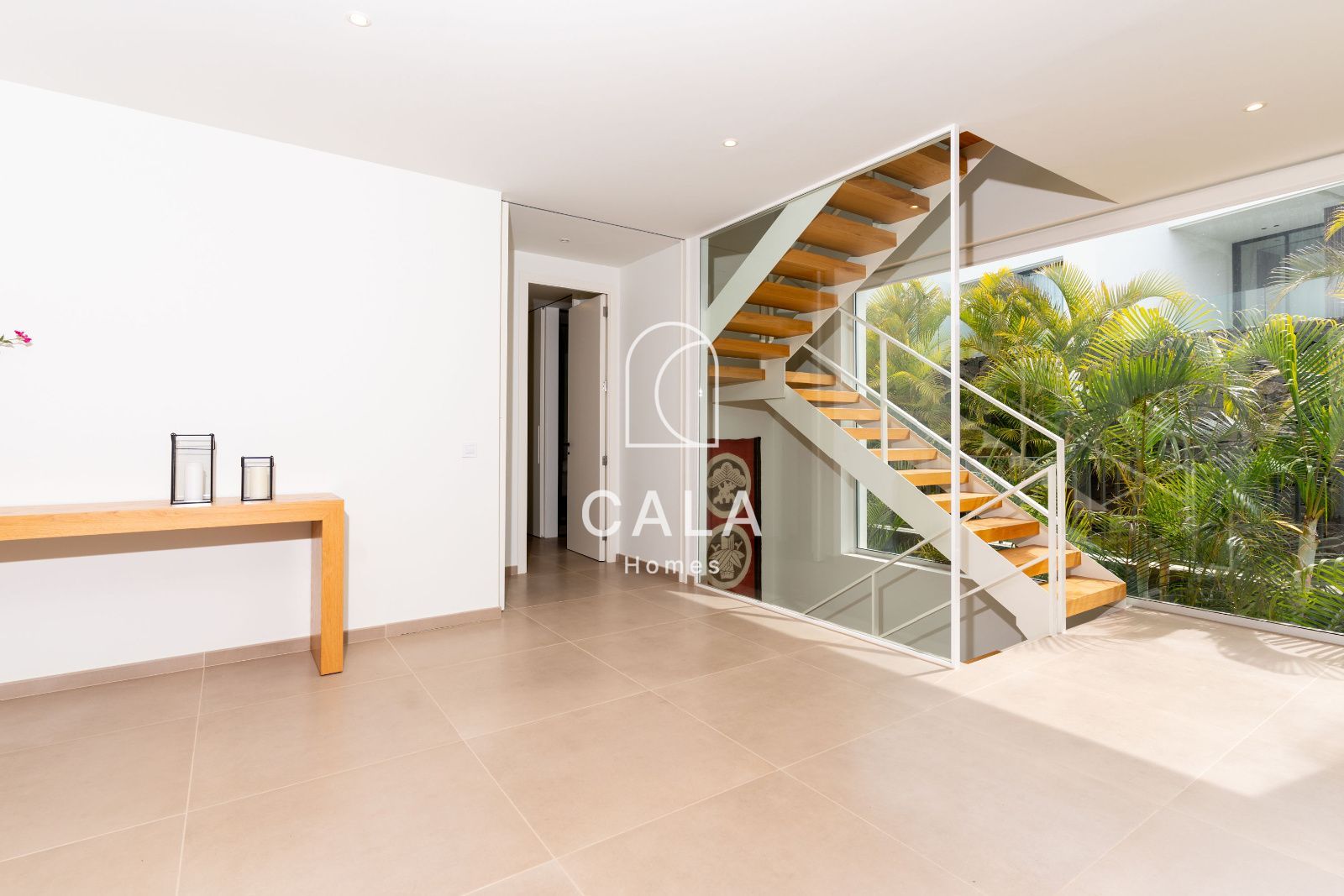 Villa de Lujo en el Campo de Golf de Abama -  Diseño Exclusivo y Vistas al Mar