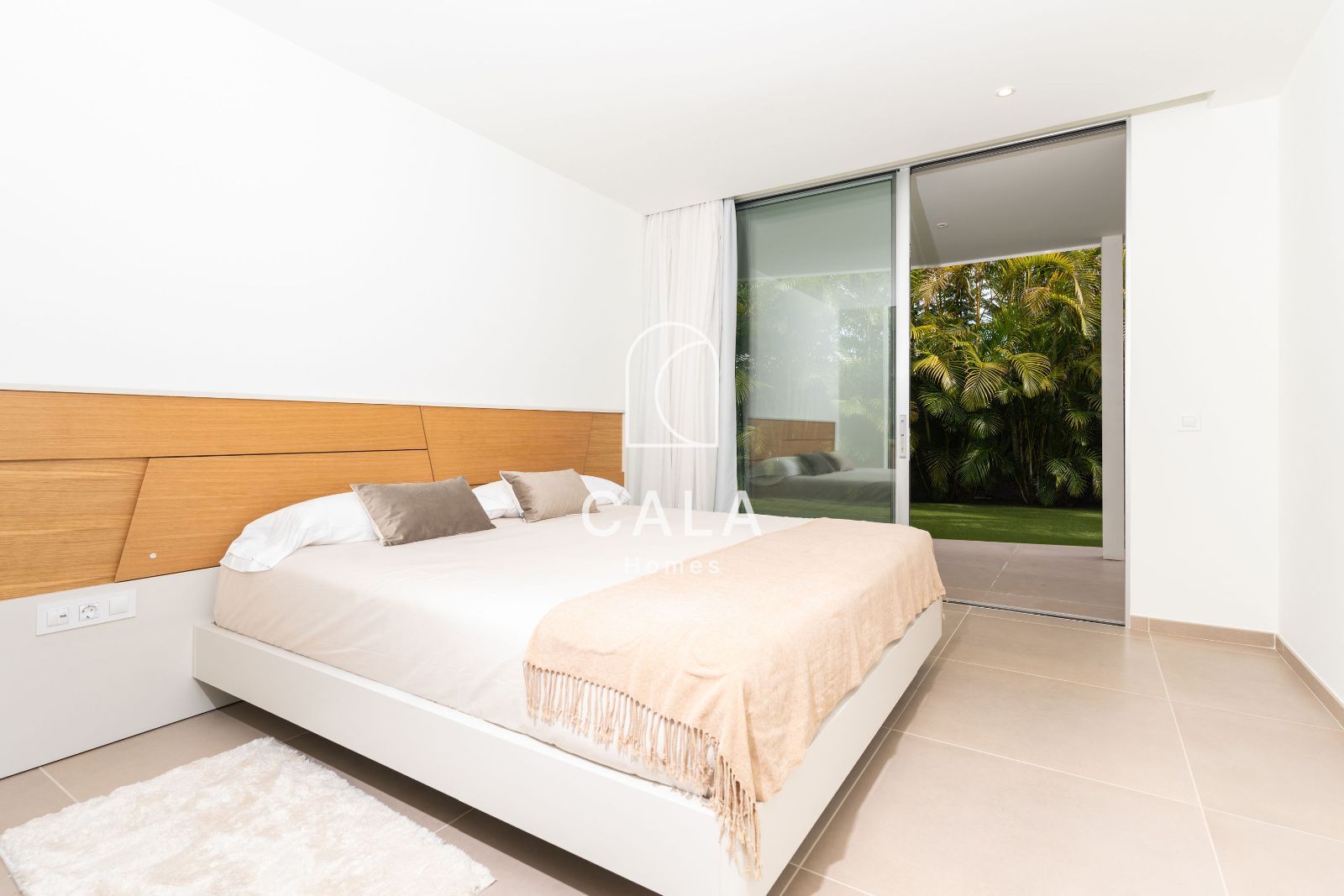 Villa de Lujo en el Campo de Golf de Abama -  Diseño Exclusivo y Vistas al Mar