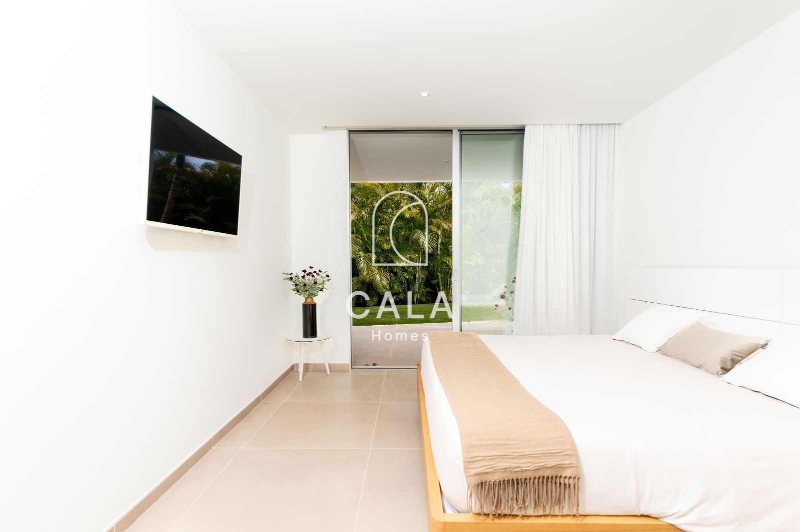 Villa de Lujo en el Campo de Golf de Abama -  Diseño Exclusivo y Vistas al Mar