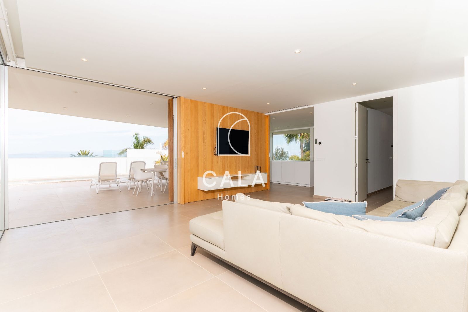 Villa de Lujo en el Campo de Golf de Abama -  Diseño Exclusivo y Vistas al Mar