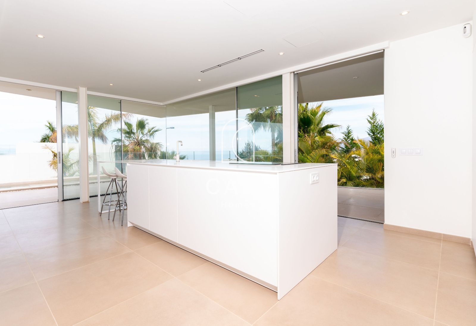 Villa de Lujo en el Campo de Golf de Abama -  Diseño Exclusivo y Vistas al Mar