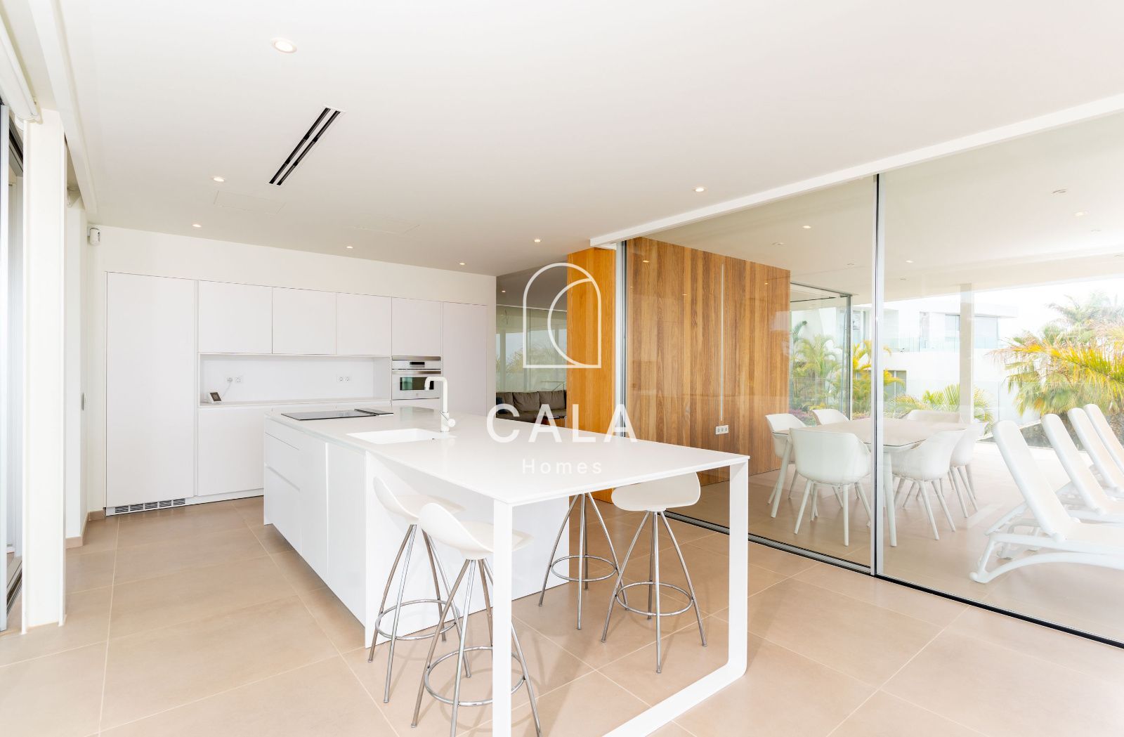 Villa de Lujo en el Campo de Golf de Abama -  Diseño Exclusivo y Vistas al Mar