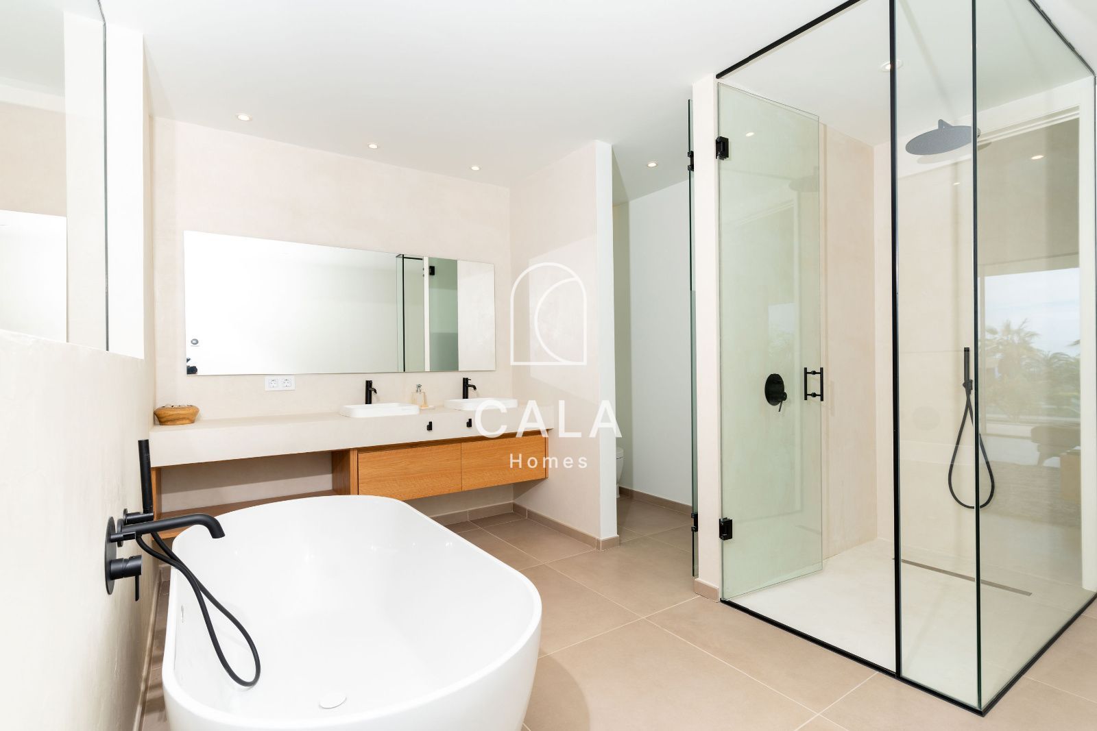 Villa de Lujo en el Campo de Golf de Abama -  Diseño Exclusivo y Vistas al Mar
