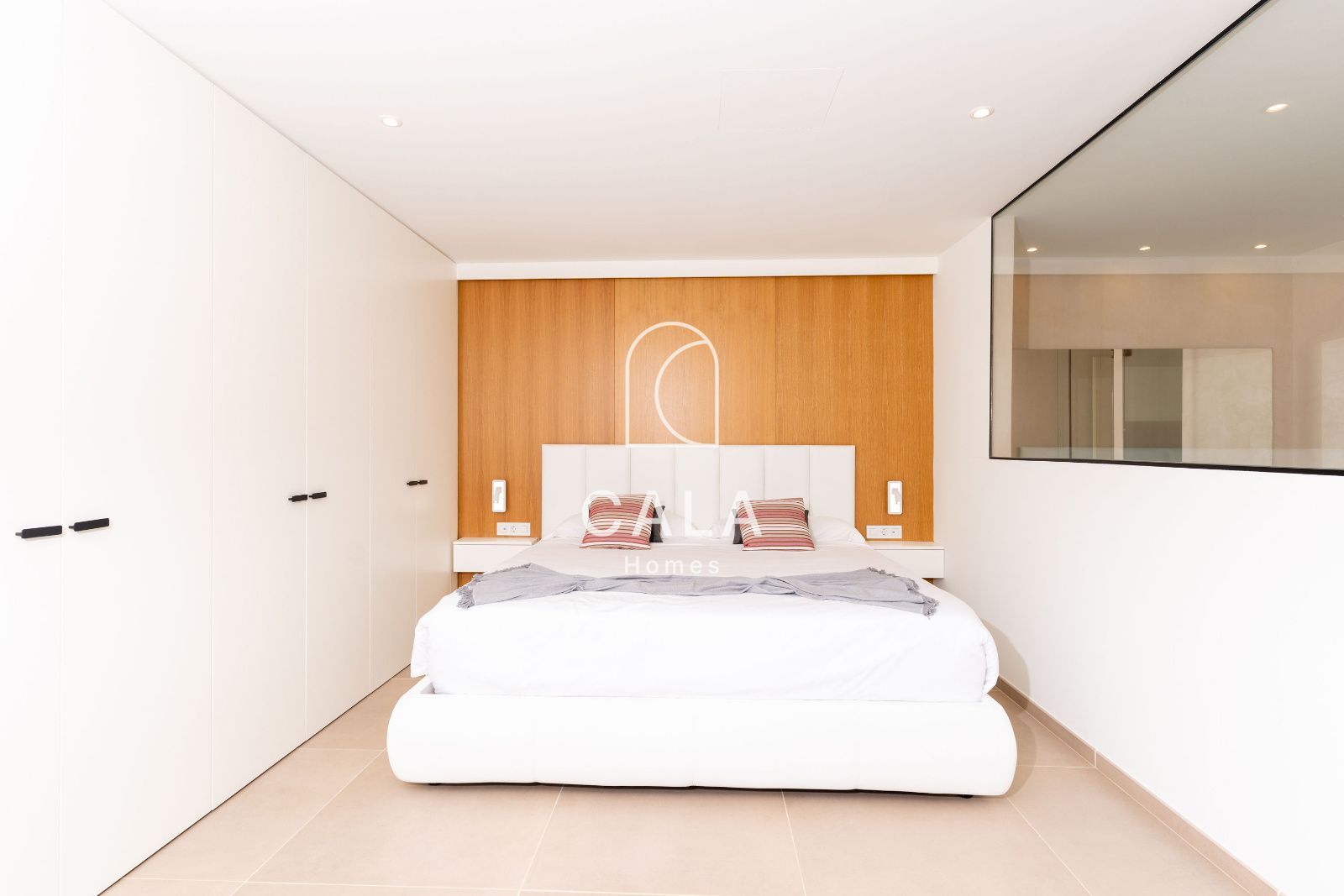 Villa de Lujo en el Campo de Golf de Abama -  Diseño Exclusivo y Vistas al Mar