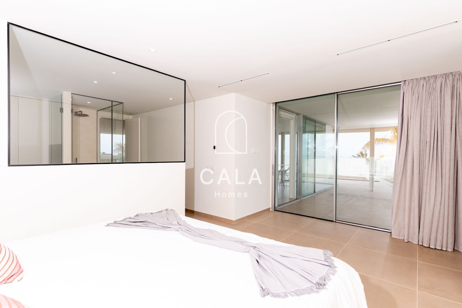 Villa de Lujo en el Campo de Golf de Abama -  Diseño Exclusivo y Vistas al Mar