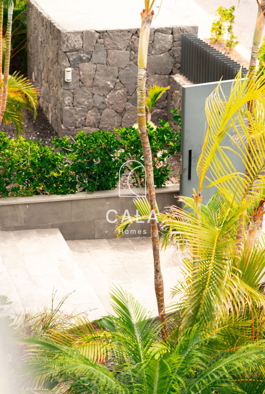 Villa de Lujo en el Campo de Golf de Abama -  Diseño Exclusivo y Vistas al Mar
