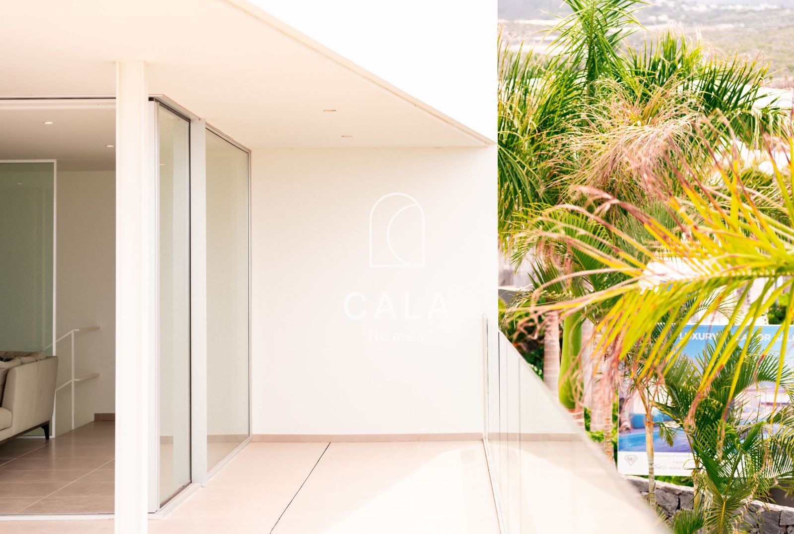 Villa de Lujo en el Campo de Golf de Abama -  Diseño Exclusivo y Vistas al Mar