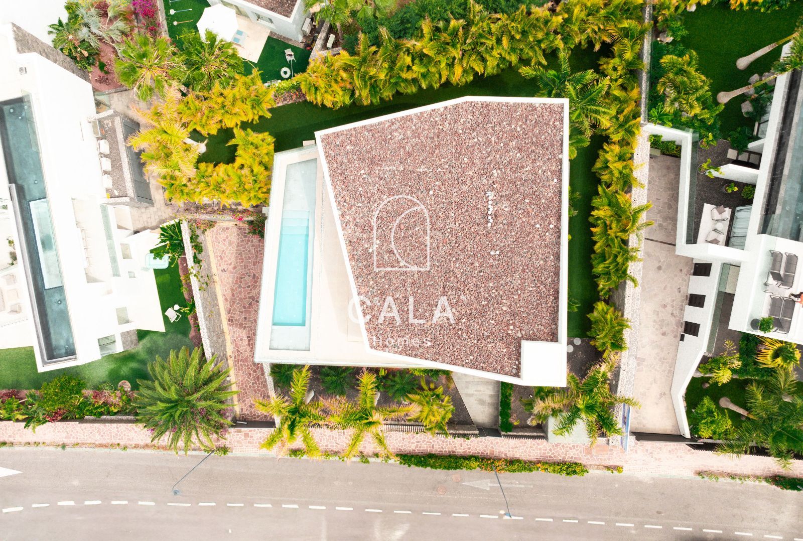 Villa de Lujo en el Campo de Golf de Abama -  Diseño Exclusivo y Vistas al Mar