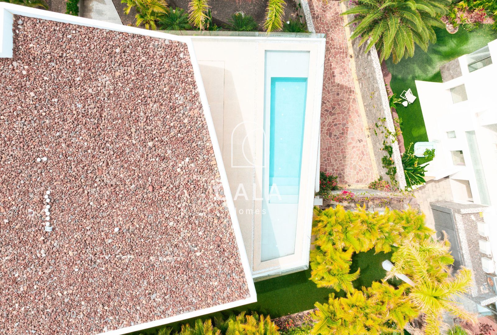 Villa de Lujo en el Campo de Golf de Abama -  Diseño Exclusivo y Vistas al Mar
