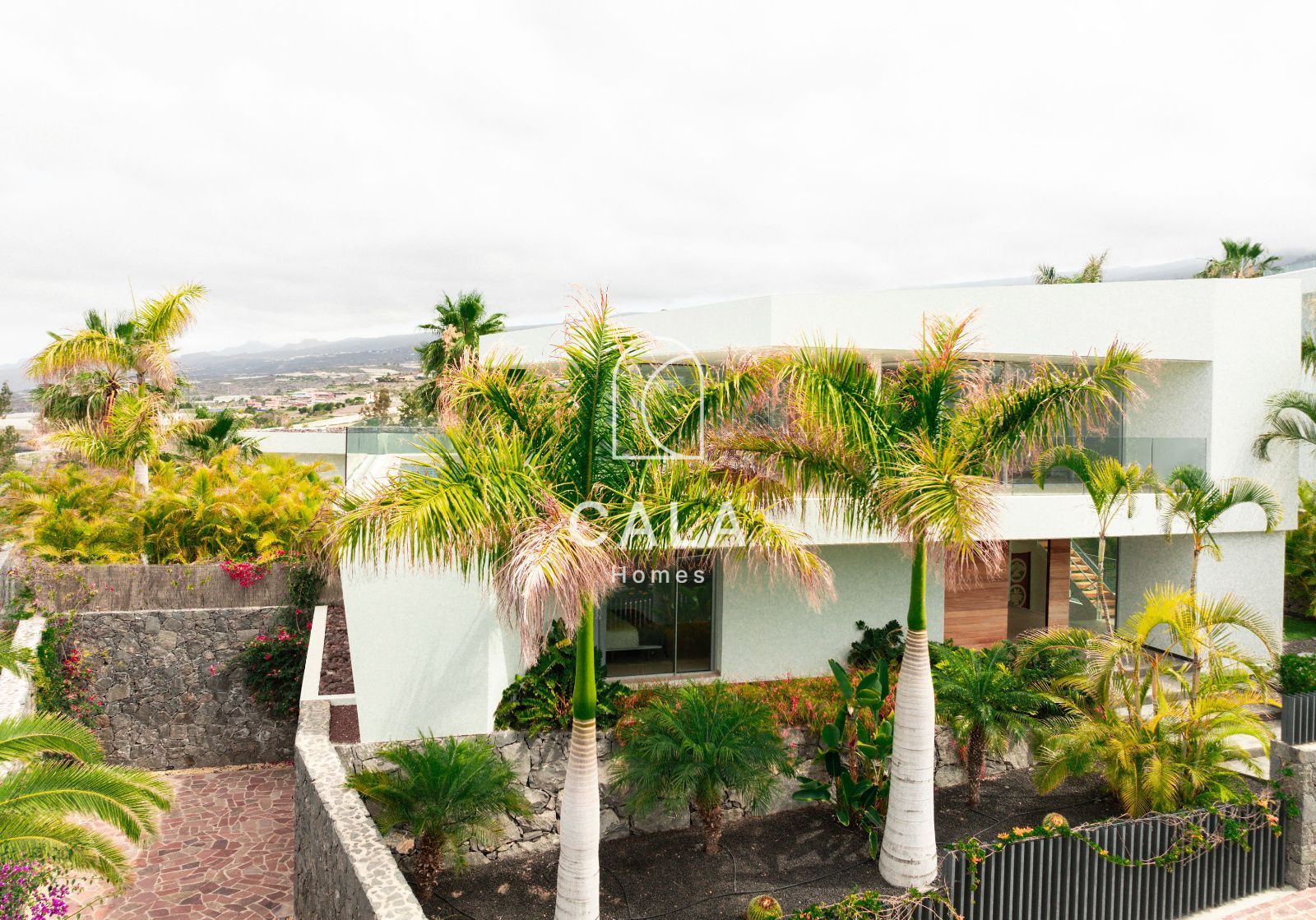 Villa de Lujo en el Campo de Golf de Abama -  Diseño Exclusivo y Vistas al Mar
