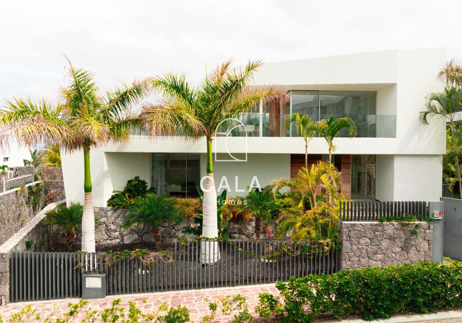 Villa de Lujo en el Campo de Golf de Abama -  Diseño Exclusivo y Vistas al Mar