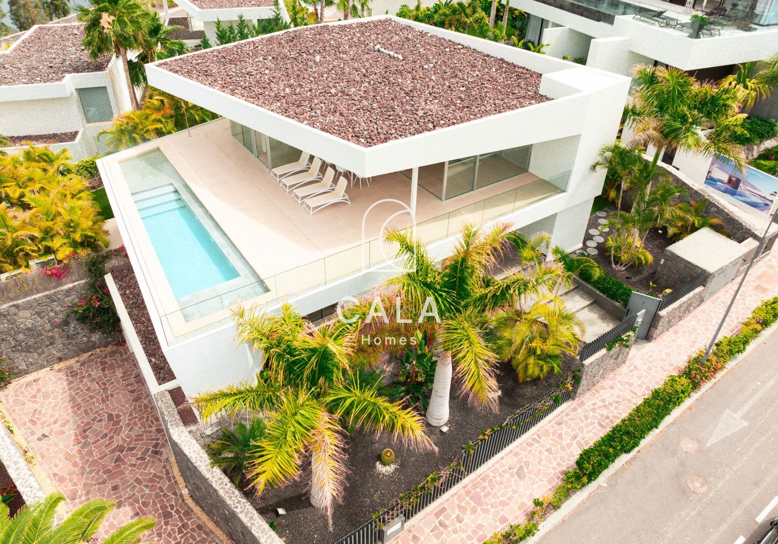 Villa de Lujo en el Campo de Golf de Abama -  Diseño Exclusivo y Vistas al Mar