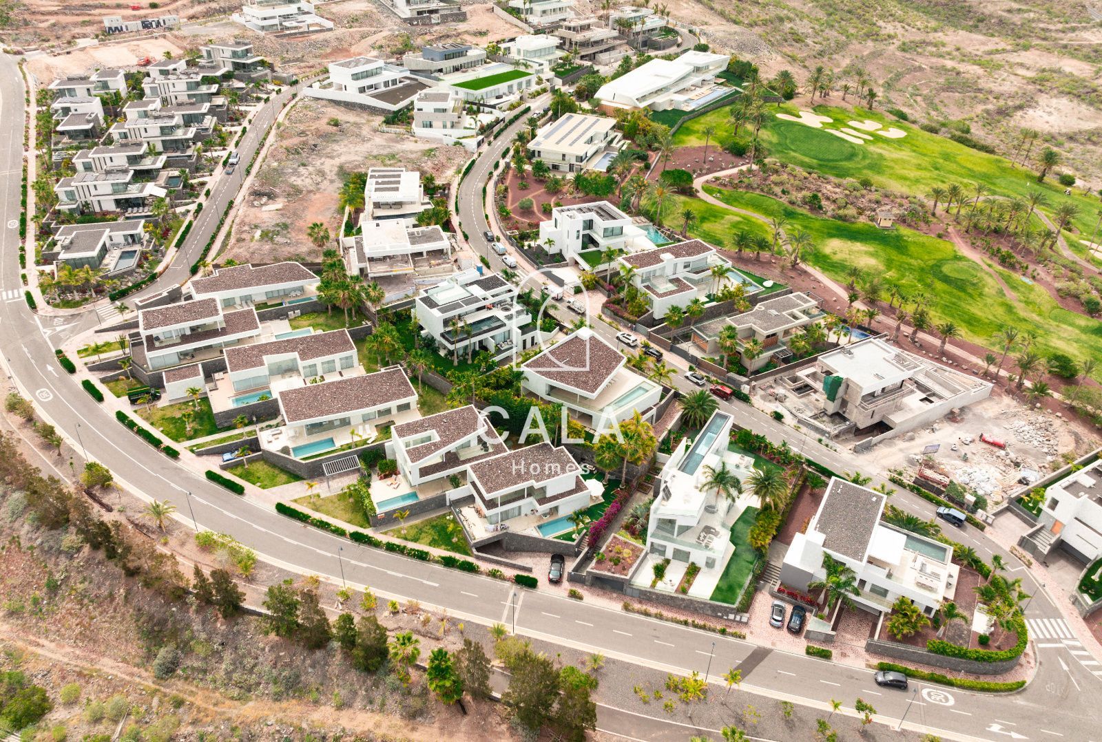 Villa de Lujo en el Campo de Golf de Abama -  Diseño Exclusivo y Vistas al Mar